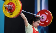 B体育体育教练-包含英国举重选手发挥出色，获得铜牌的词条