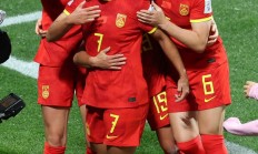 B体育体育培训-女足运动员表现出色，赢得观众喝彩