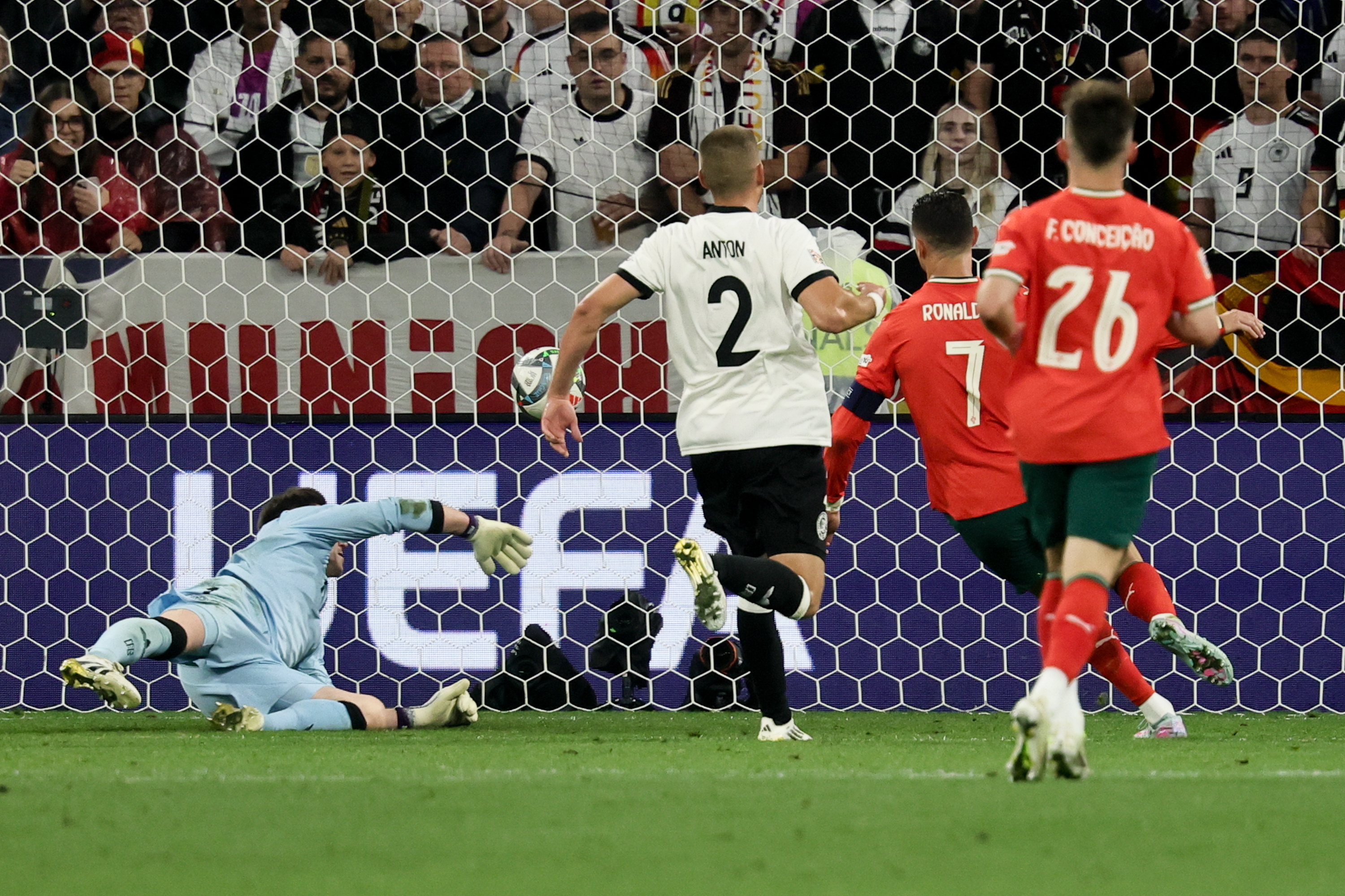 葡萄牙球员助攻成功，帮助球队赢得比赛