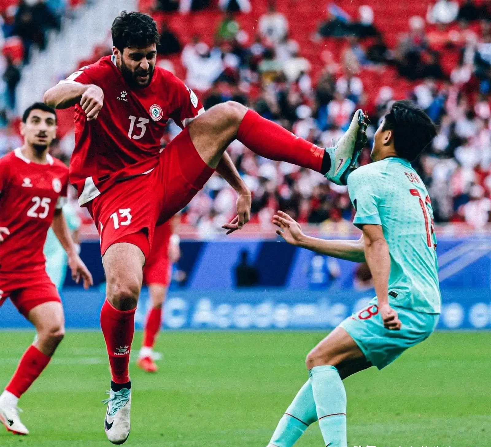 球员们各怀绝技,精彩表演连连 球员们各怀绝技,精彩表演连连