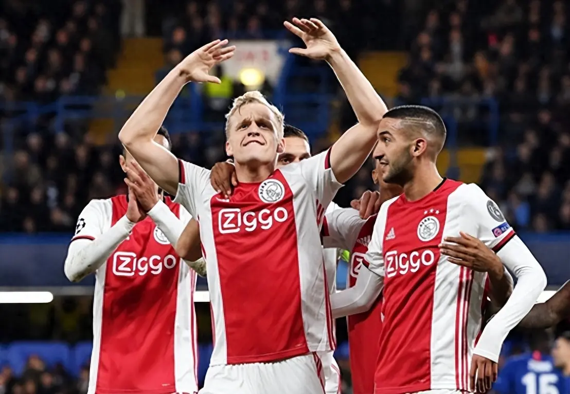 罗马反超阿贾克斯,挺进下一轮 罗马反超阿贾克斯,挺进下一轮