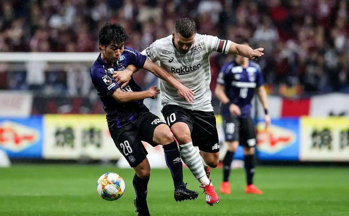 卡尔斯鲁厄门将表现出色,帮助球队保持不败 卡尔斯鲁厄门将表现出色,帮助球队保持不败