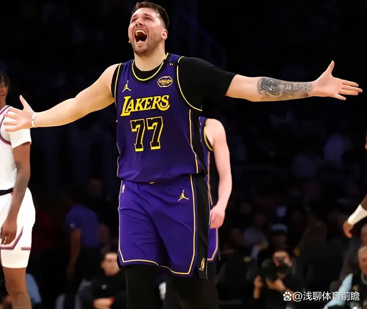 关于湖人队员轮番上阵,实现胜利的信息 关于湖人队员轮番上阵,实现胜利的信息