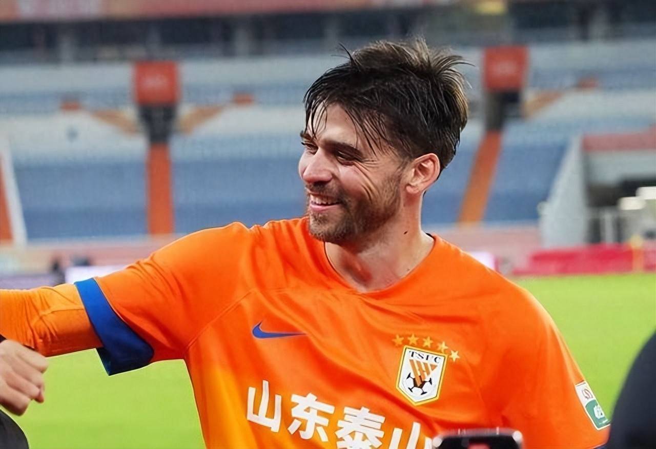 国安战山东鲁能,取得关键三分 国安战山东鲁能,取得关键三分