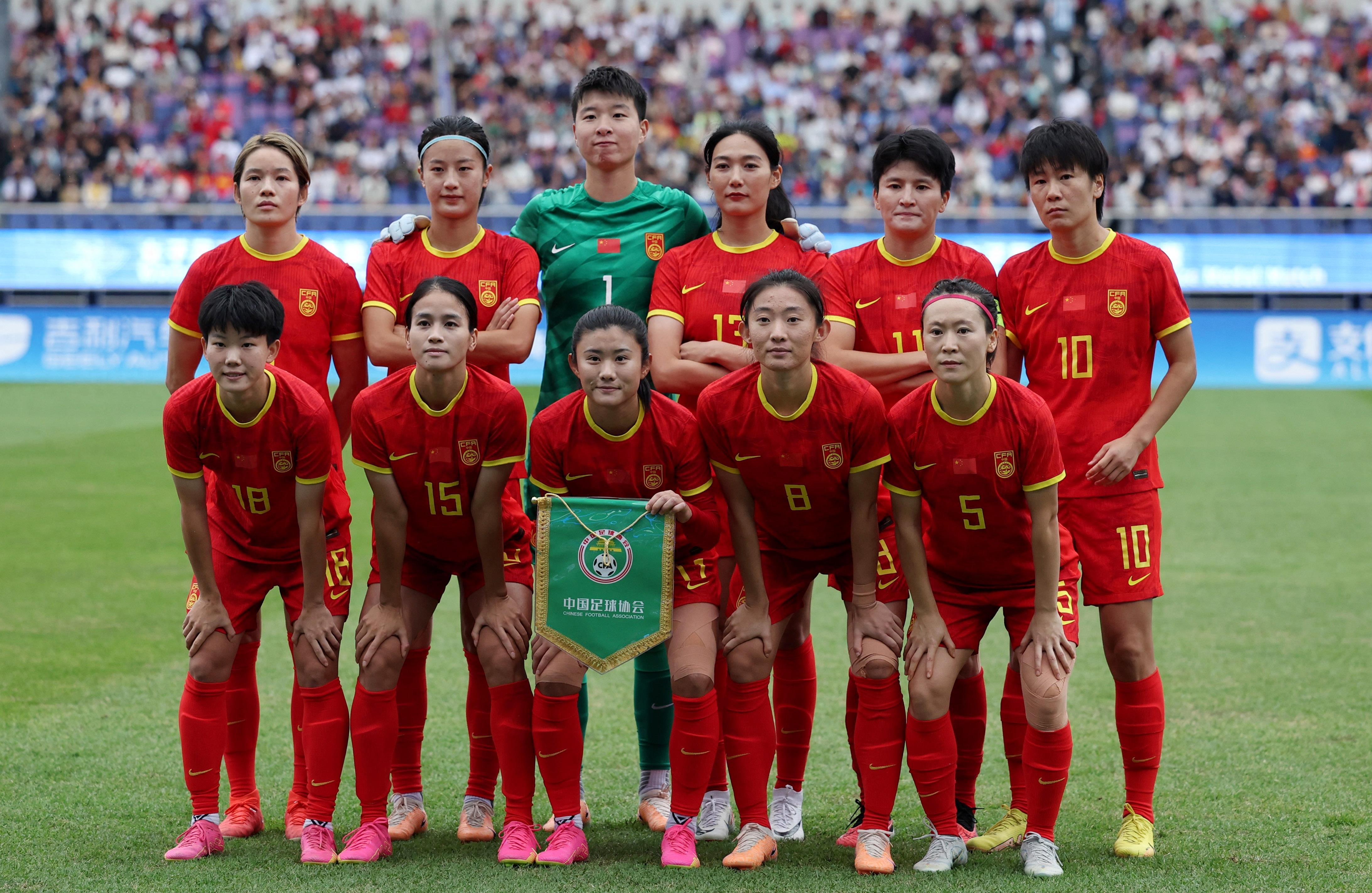 关于中国女足面对强劲对手，团结一心的信息