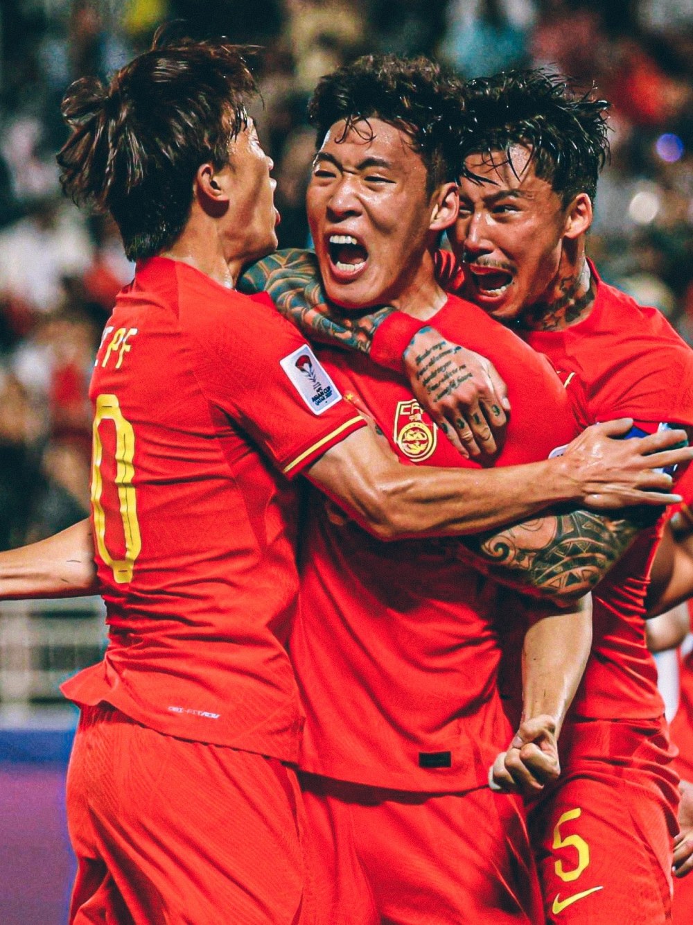 国内足球赛事热火朝天，职业联赛旗开得胜的简单介绍