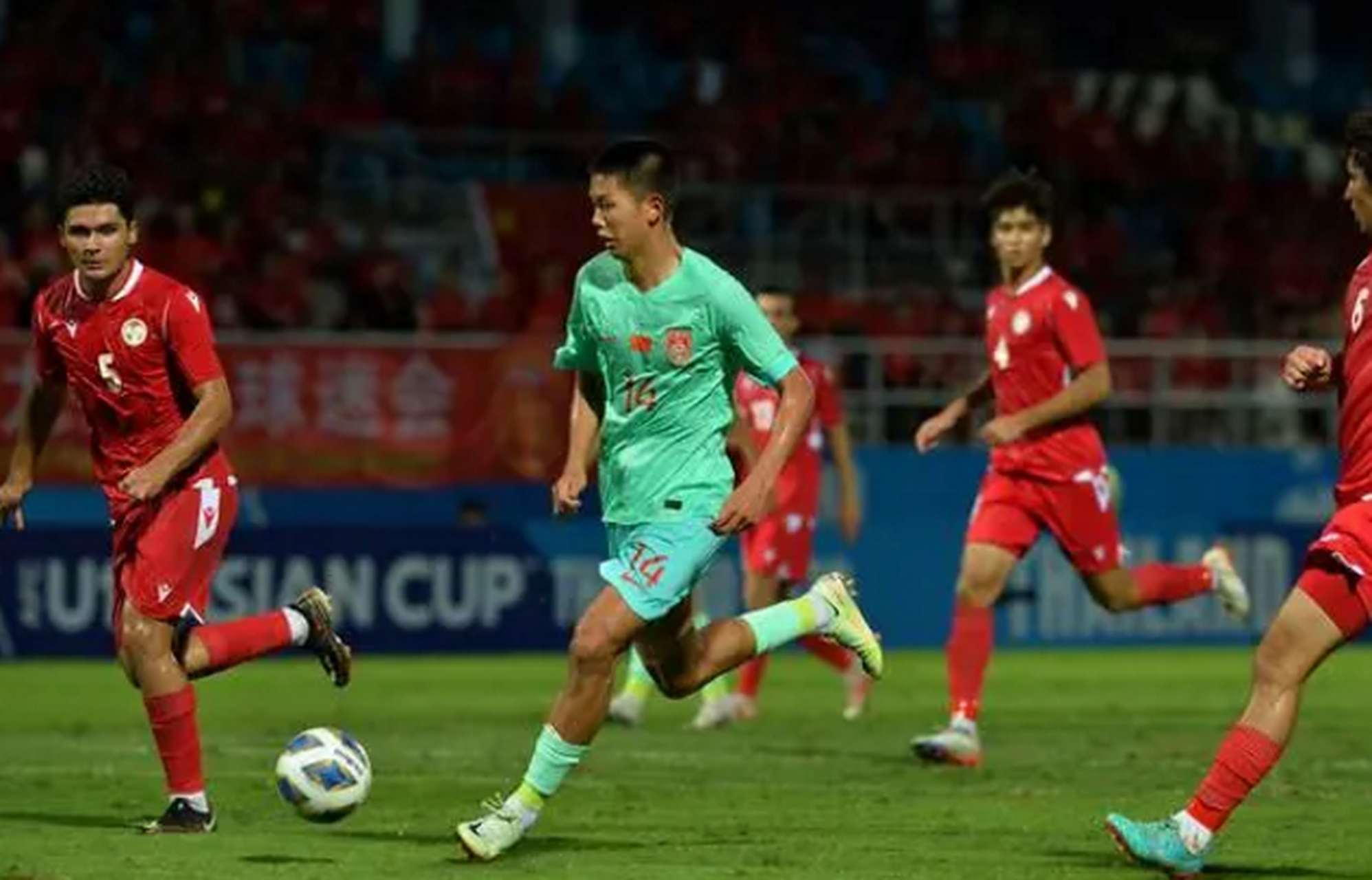 塔吉克斯坦队在与尼日利亚队交锋中获胜