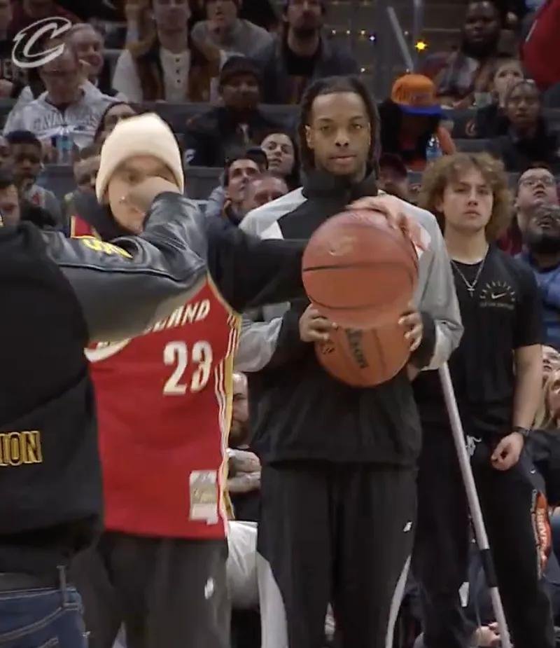 包含开拓者不敌奇才，遭遇三连败的词条