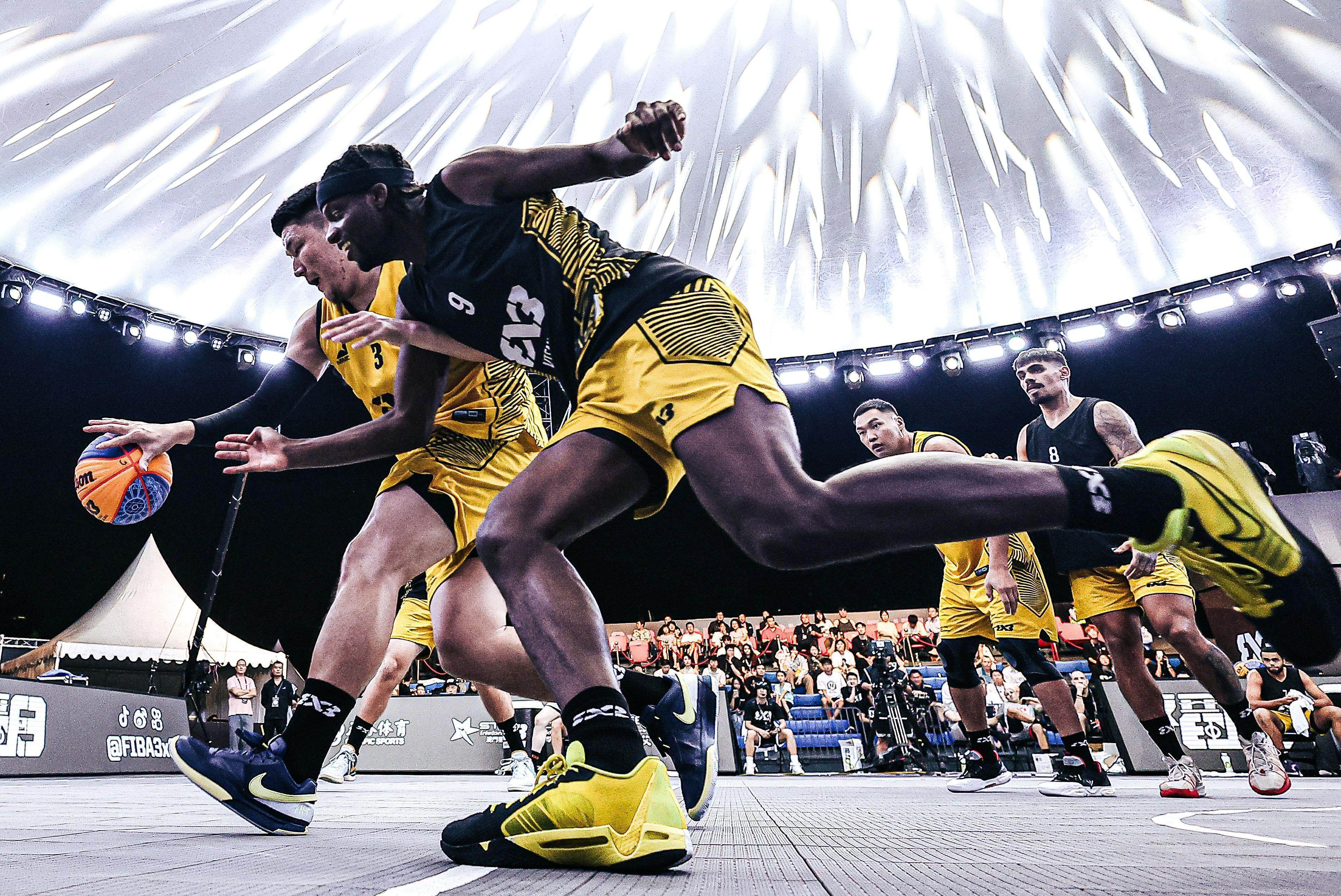 英国篮球队在国际赛事中搏命拼搏