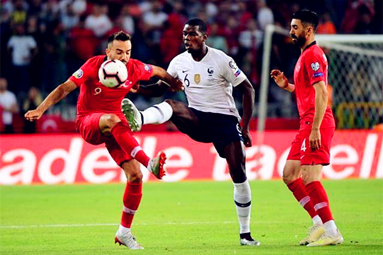 英国篮球队在国际赛事中搏命拼搏