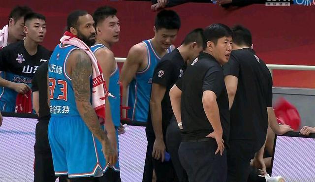 重庆队在惊心动魄比赛中击败对手 重庆队在惊心动魄比赛中击败对手