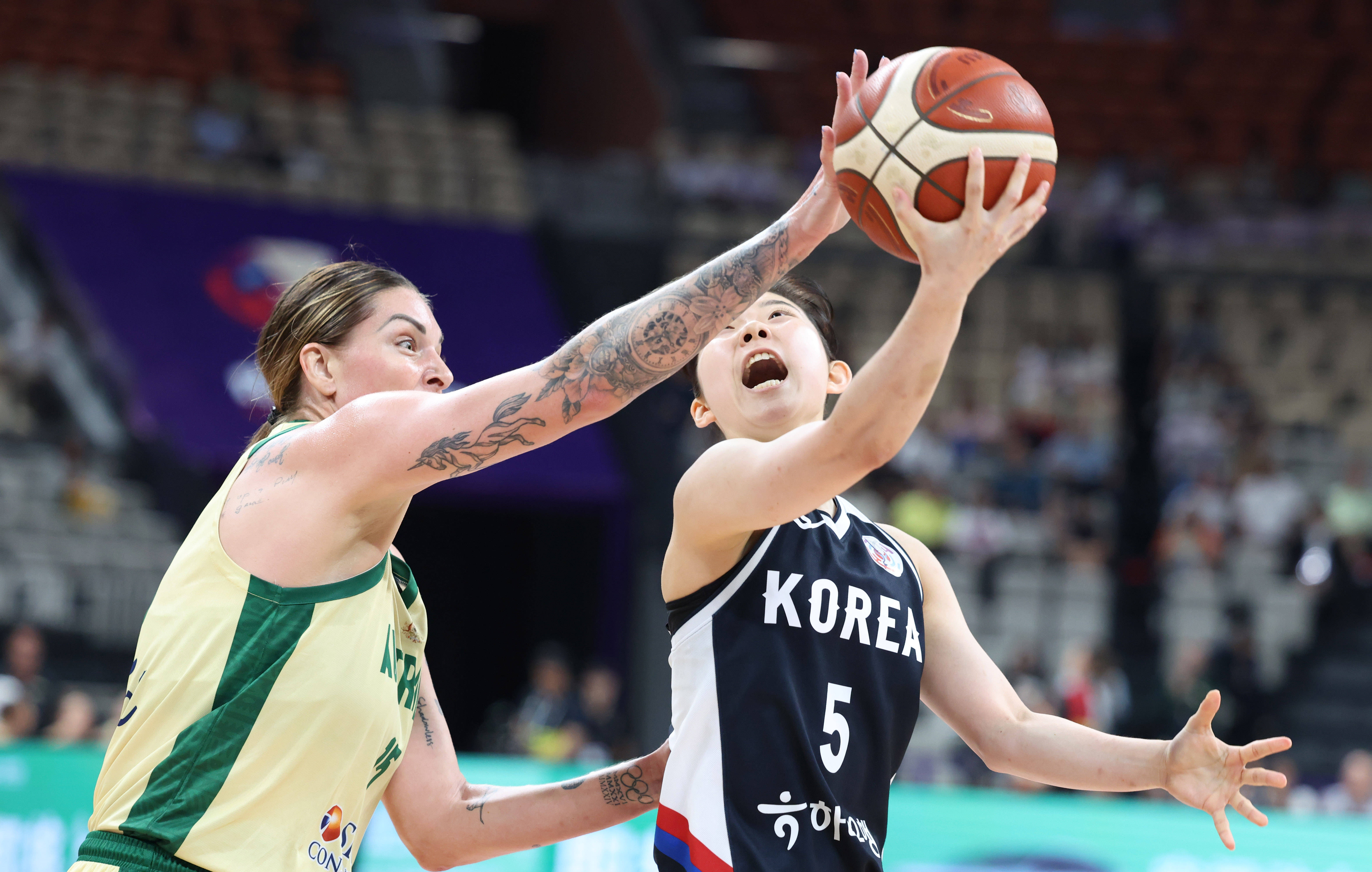 包含亚洲比赛澳大利亚队势如破竹的词条