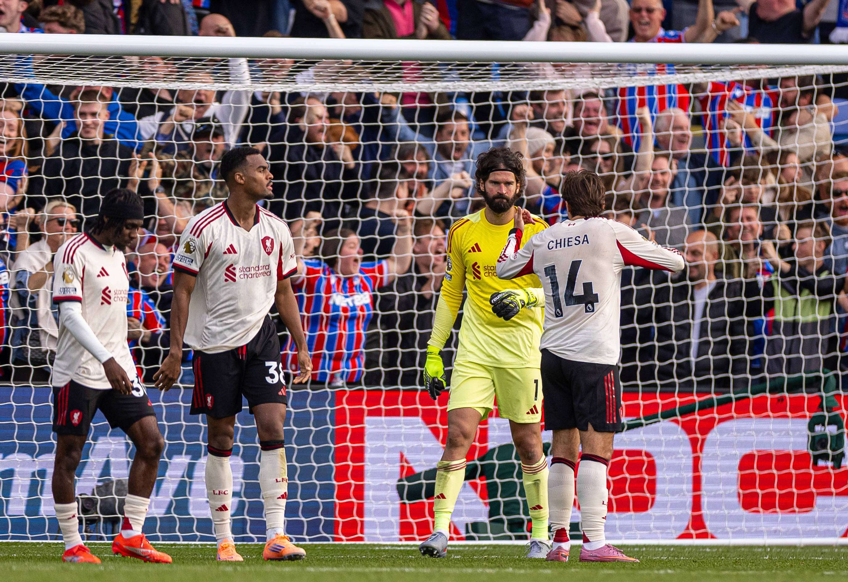 包含利物浦惨遭逆转，错失晋级机会！的词条