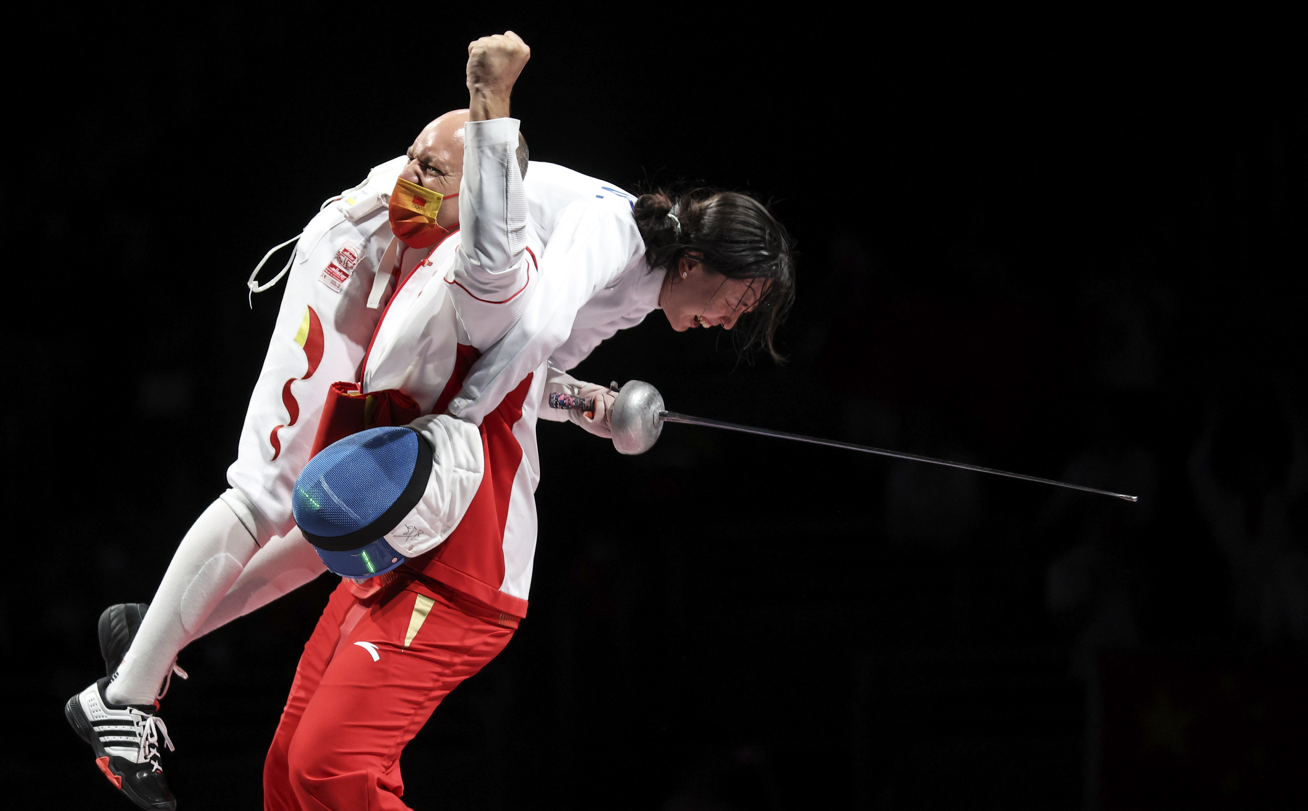 美国队员在击剑比赛中取得连胜 美国队员在击剑比赛中取得连胜